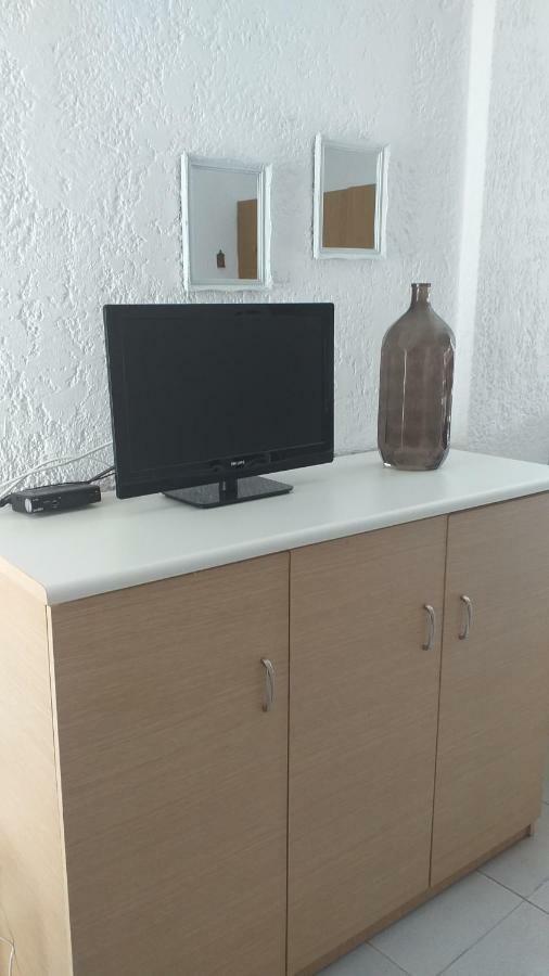 Meli'S Studio Apartment Pefkochori Bagian luar foto